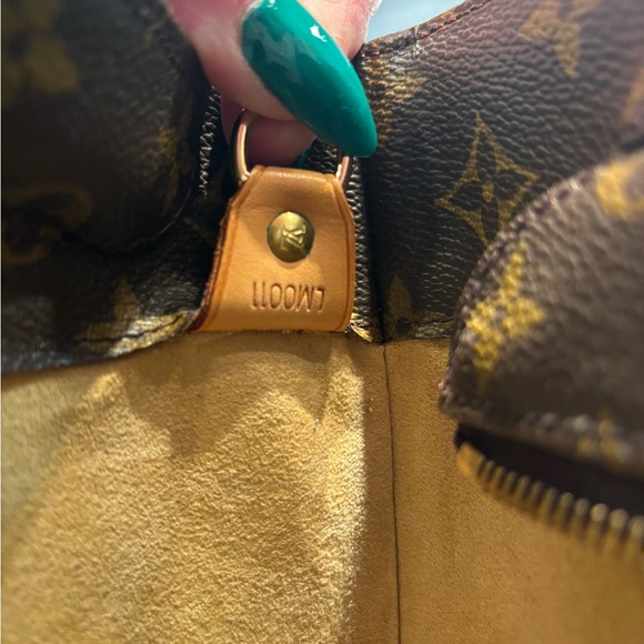 Louis Vuitton Monogram Canvas Luco Tote Bag (AUTHENTIC) - Picture 11 of 12